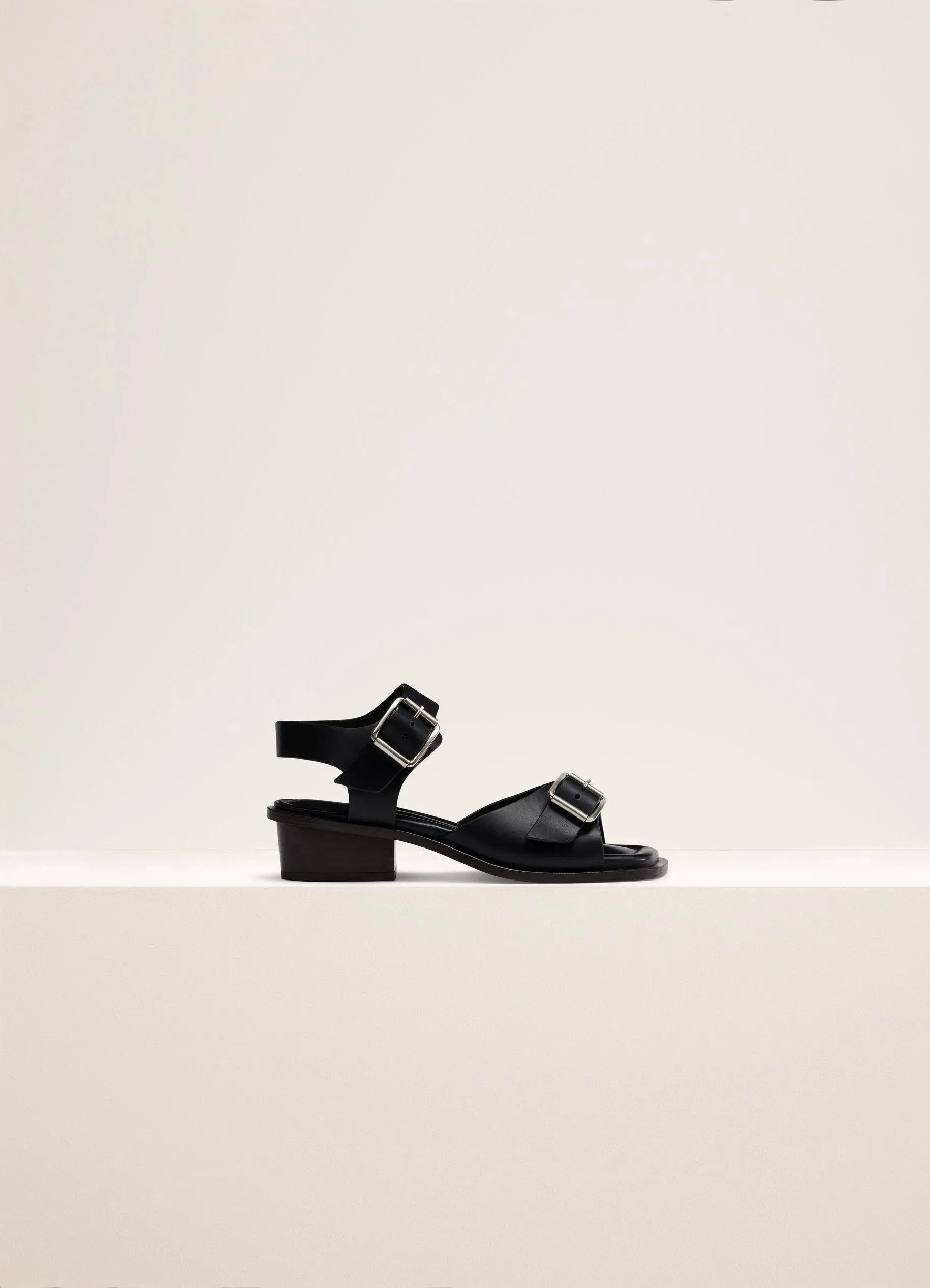 SQUARE HEELED SANDALS WITH STRAPS 35